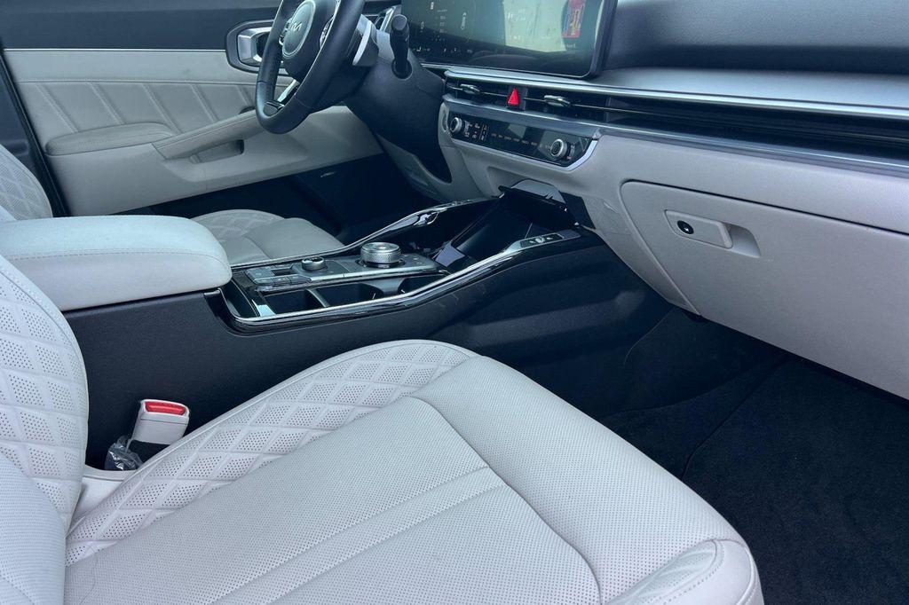 used 2025 Kia Sorento Plug-In Hybrid car, priced at $44,998
