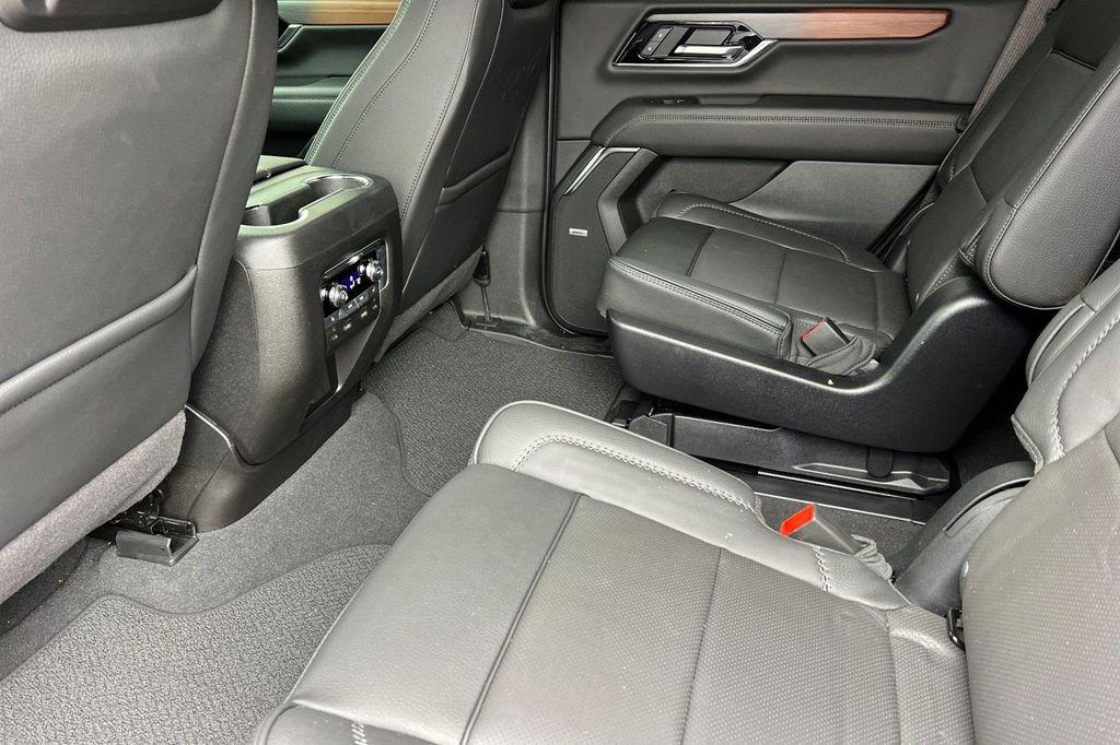 used 2025 GMC Yukon car, priced at $81,998