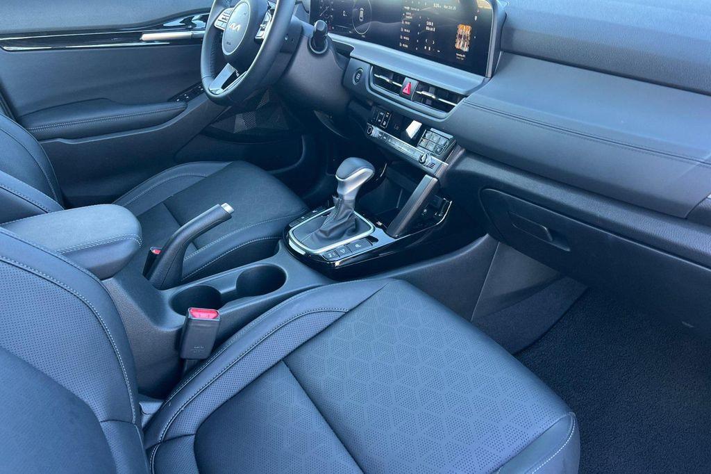 used 2025 Kia Seltos car, priced at $24,998