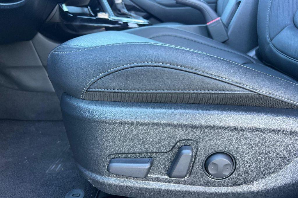 used 2025 Kia Seltos car, priced at $24,998