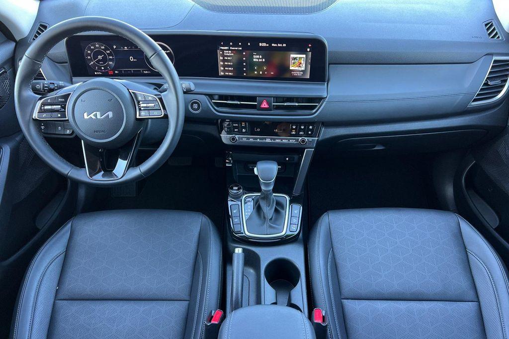 used 2025 Kia Seltos car, priced at $24,998