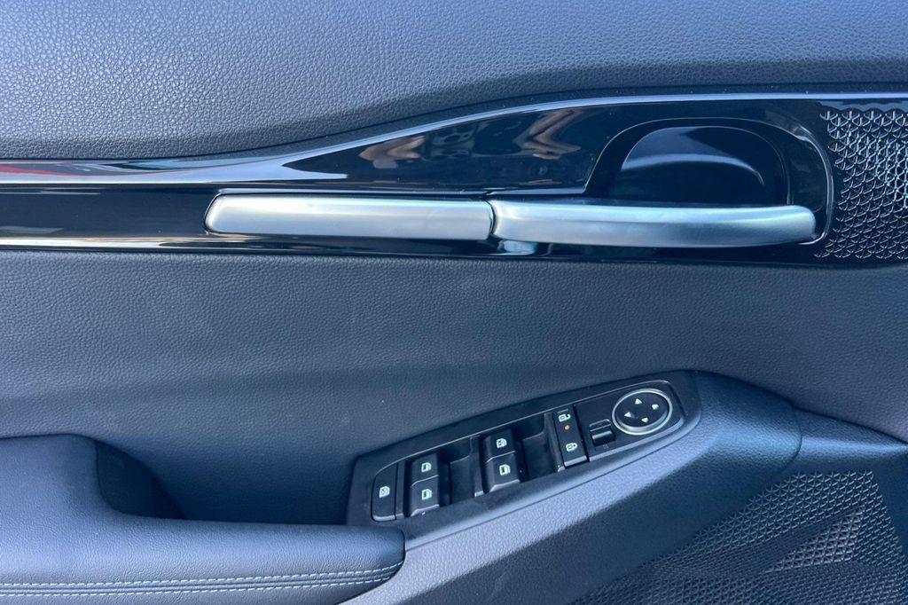 used 2025 Kia Seltos car, priced at $24,998