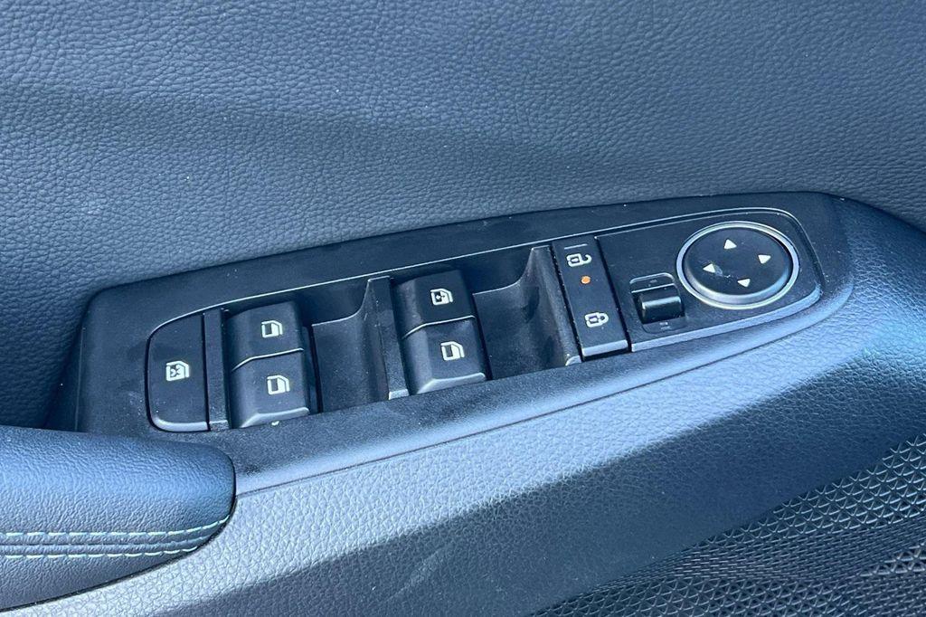 used 2025 Kia Seltos car, priced at $24,998
