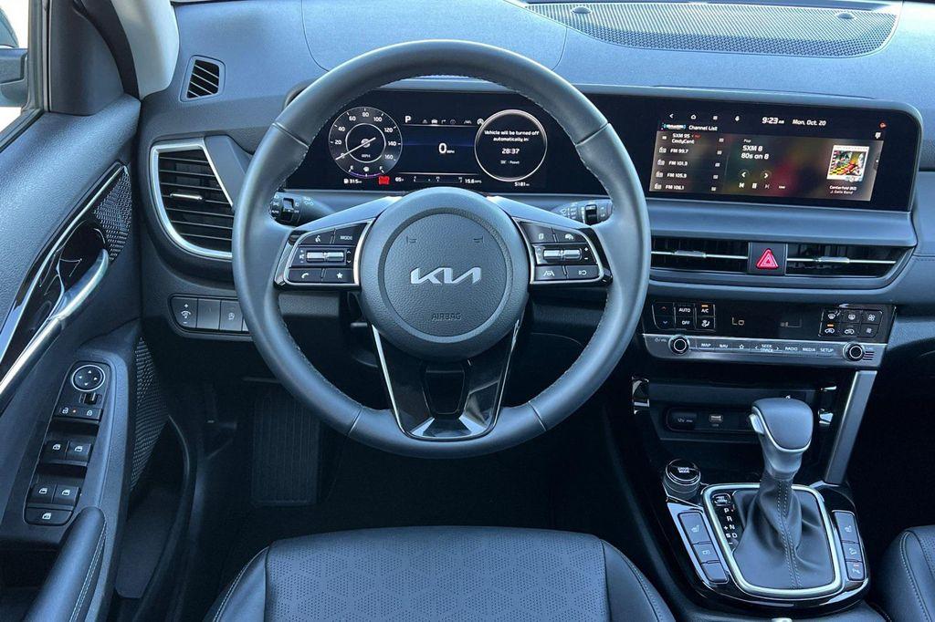 used 2025 Kia Seltos car, priced at $24,998