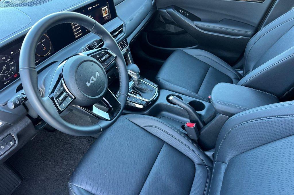 used 2025 Kia Seltos car, priced at $24,998