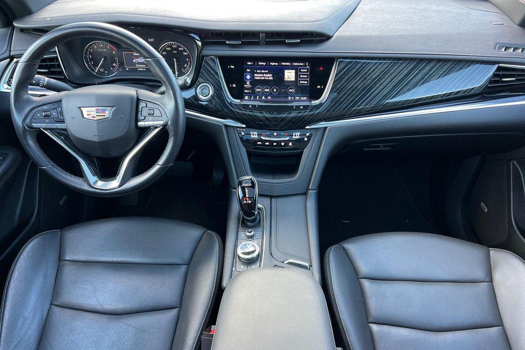 used 2025 Cadillac XT6 car, priced at $41,998