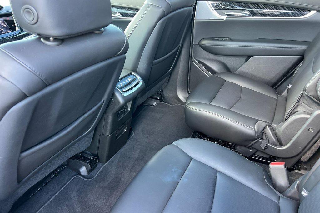 used 2025 Cadillac XT6 car, priced at $41,998