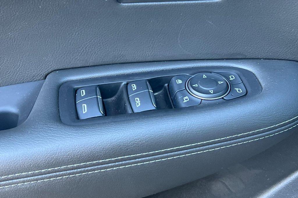 used 2025 Cadillac XT6 car, priced at $41,998