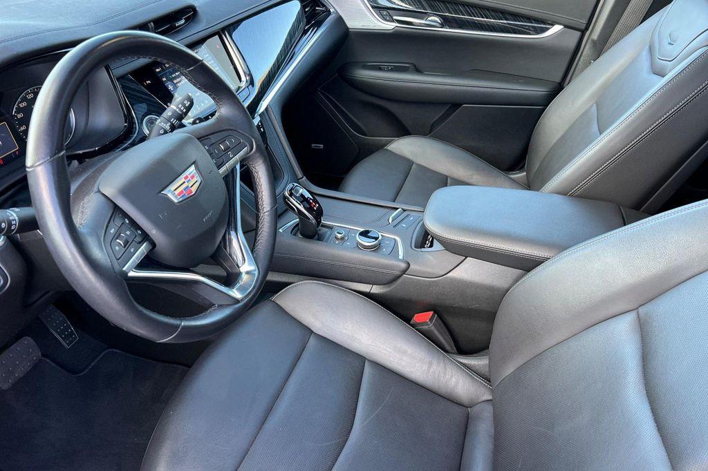 used 2025 Cadillac XT6 car, priced at $41,998