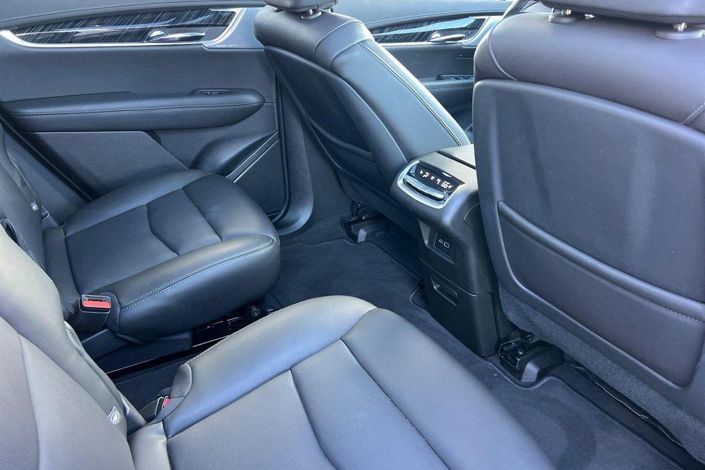 used 2025 Cadillac XT6 car, priced at $41,998