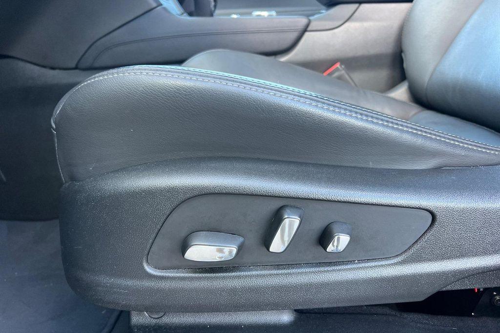 used 2025 Cadillac XT6 car, priced at $41,998