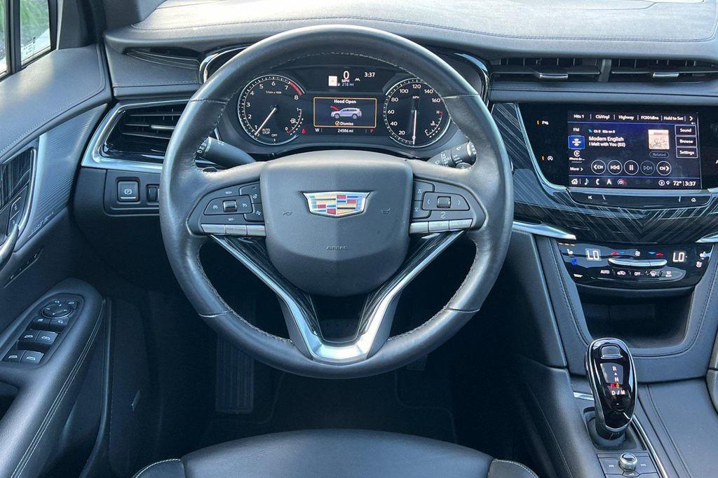 used 2025 Cadillac XT6 car, priced at $41,998