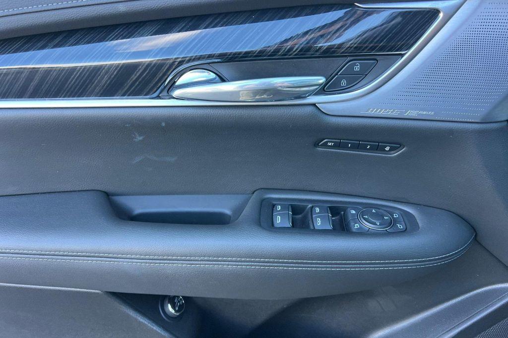 used 2025 Cadillac XT6 car, priced at $41,998