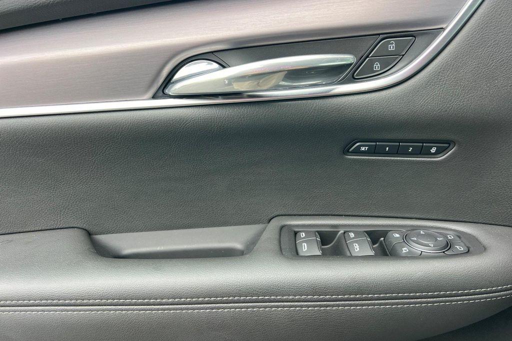 used 2025 Cadillac XT6 car, priced at $43,698