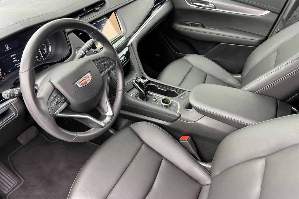 used 2025 Cadillac XT6 car, priced at $43,698