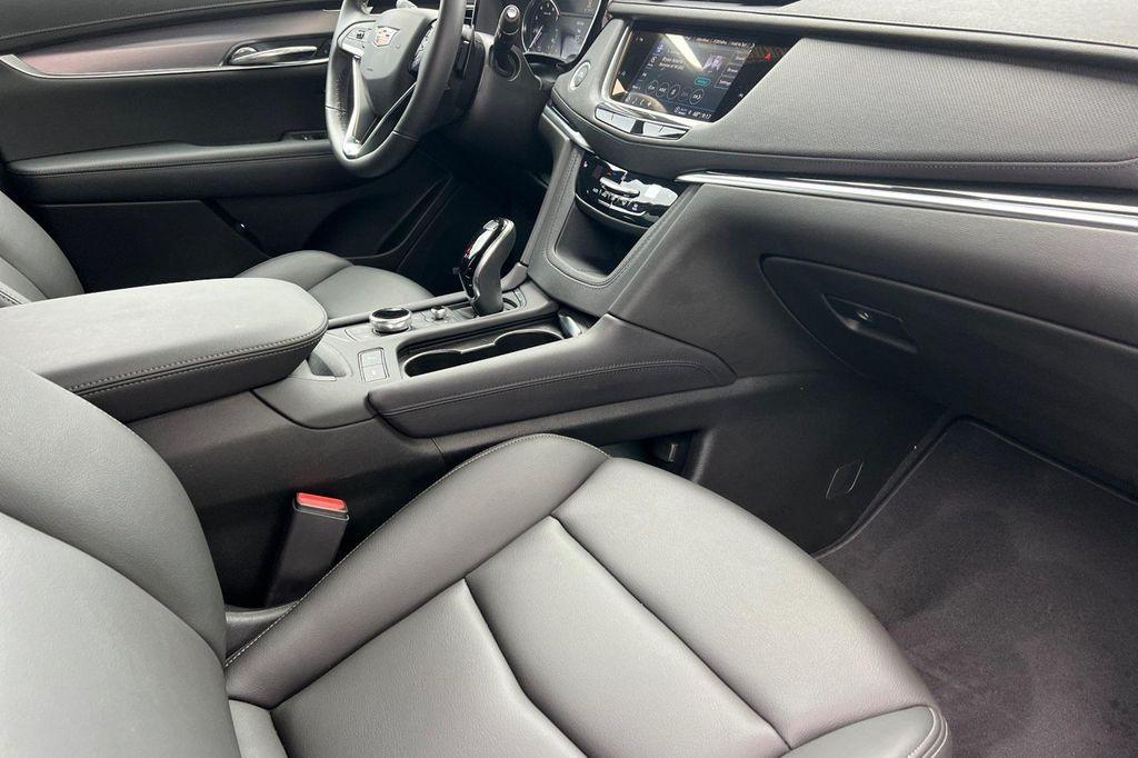 used 2025 Cadillac XT6 car, priced at $43,698