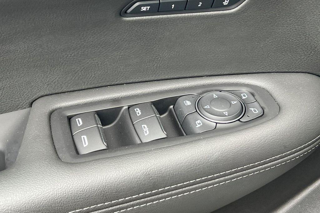 used 2025 Cadillac XT6 car, priced at $43,698