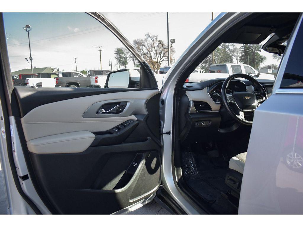 used 2022 Chevrolet Traverse car, priced at $25,911