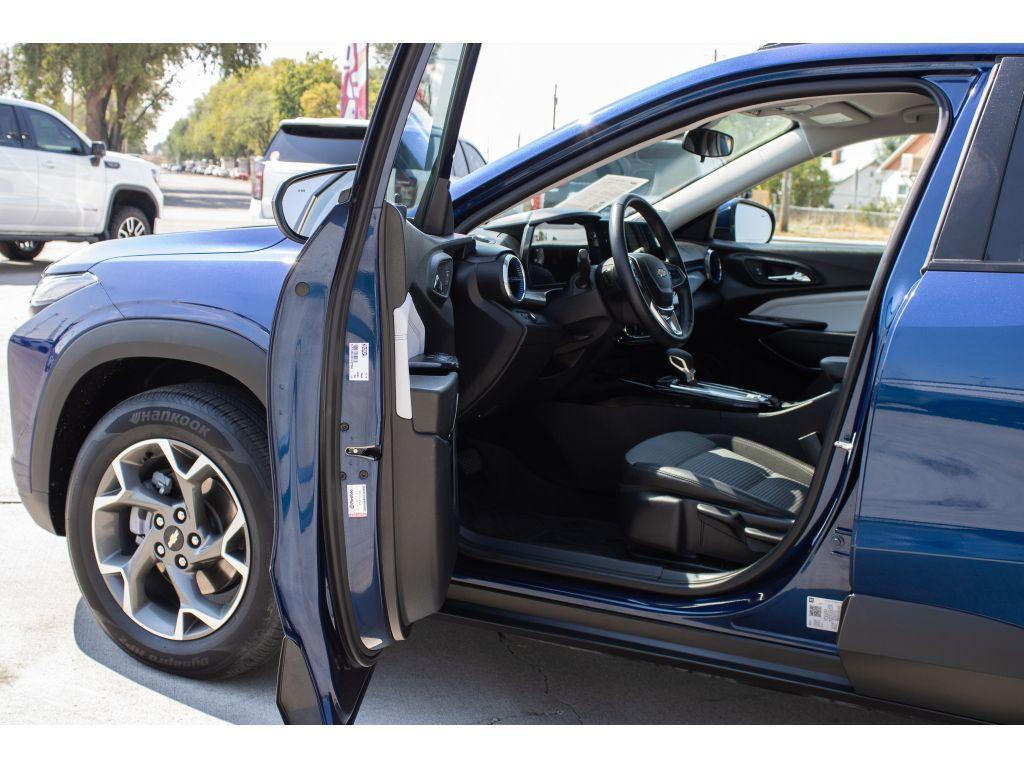 used 2024 Chevrolet Trax car, priced at $20,911
