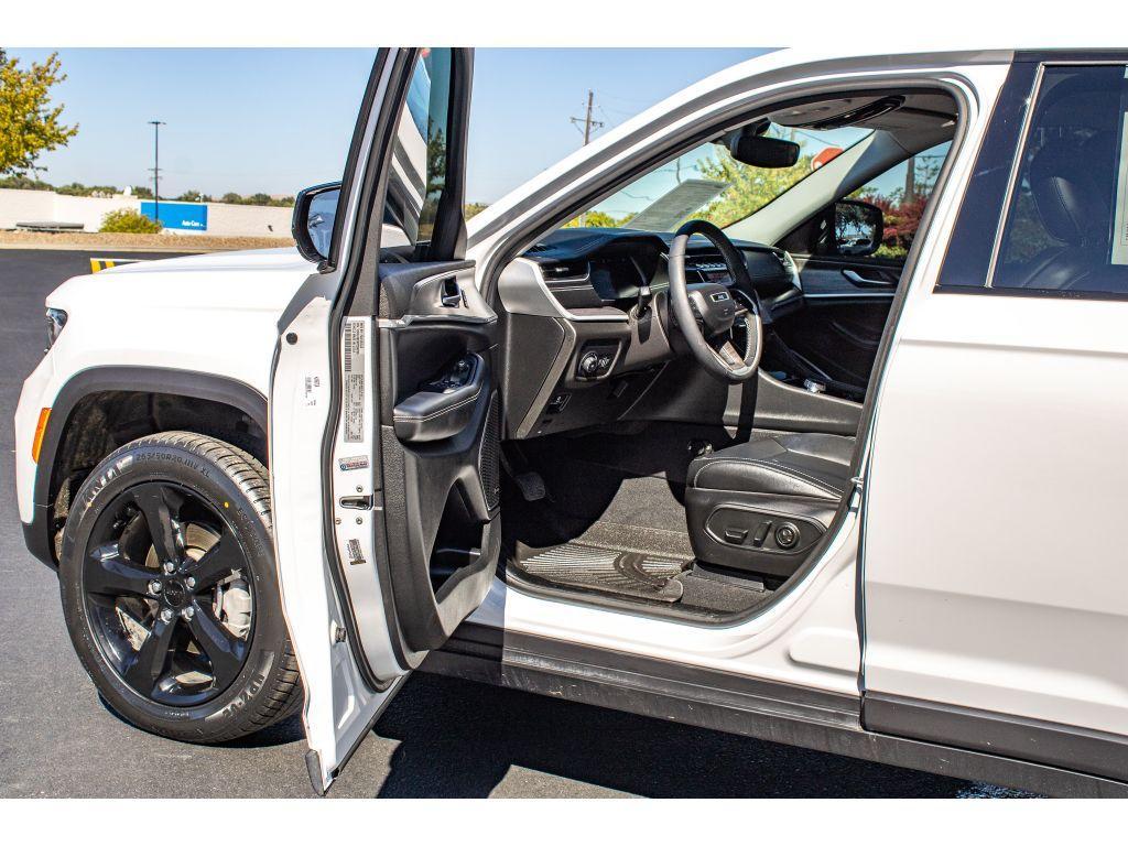 used 2023 Jeep Grand Cherokee car, priced at $30,911