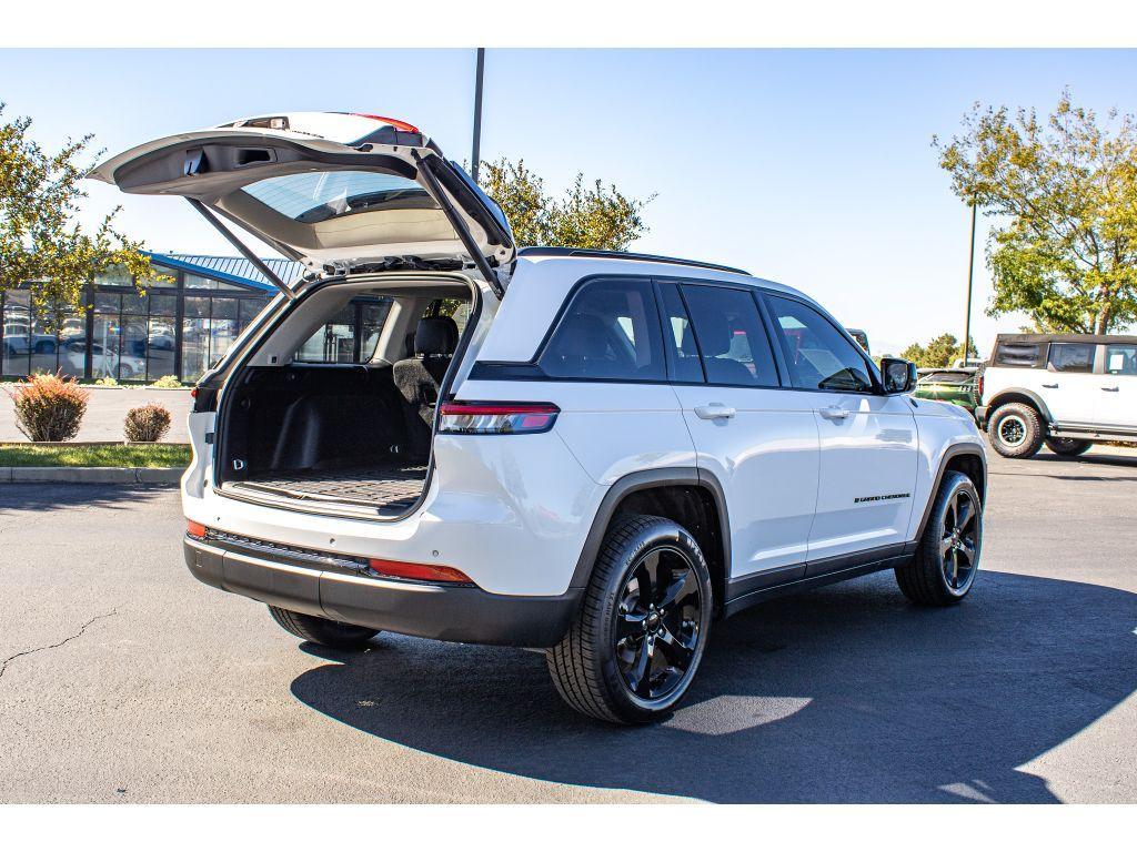 used 2023 Jeep Grand Cherokee car, priced at $30,911
