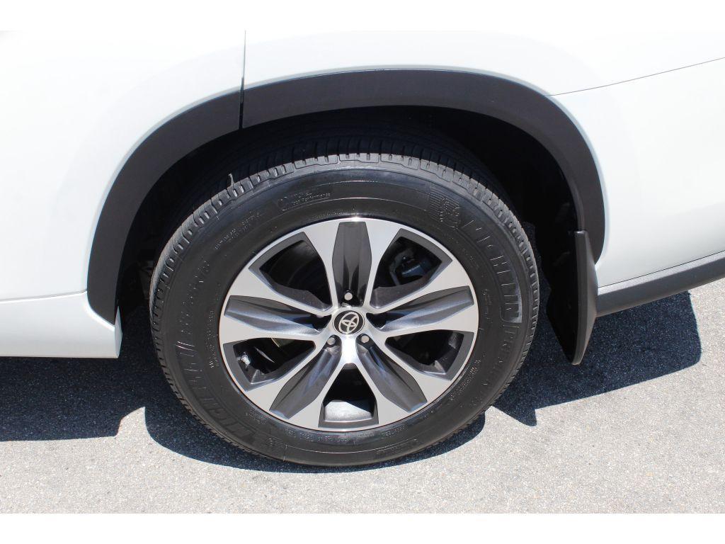 used 2021 Toyota Highlander Hybrid car, priced at $32,500