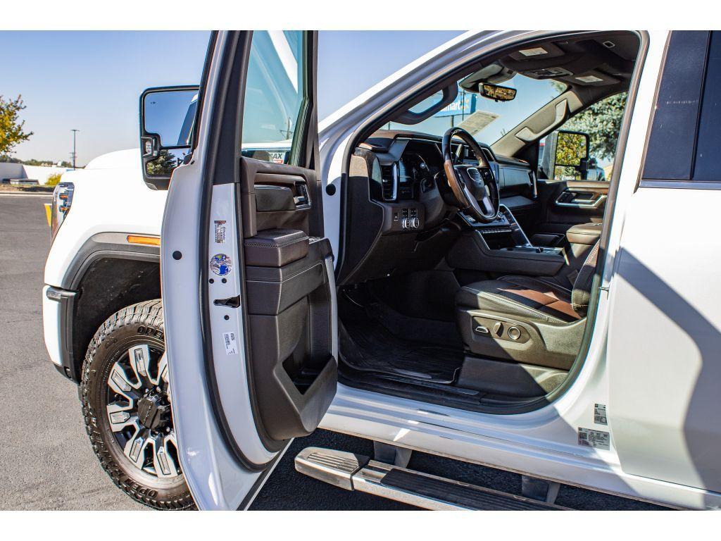 used 2024 GMC Sierra 2500 car, priced at $62,000