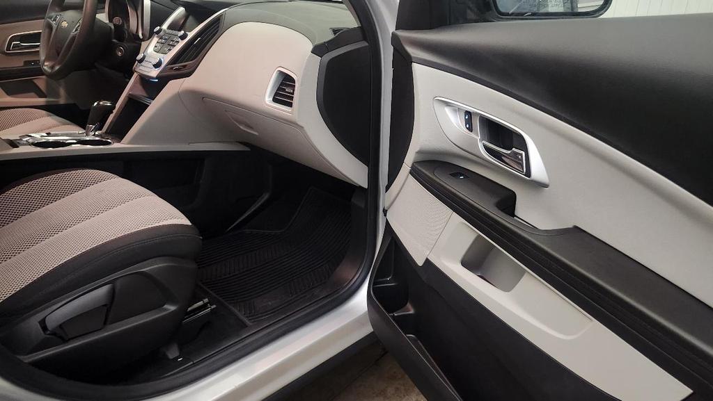 used 2017 Chevrolet Equinox car, priced at $10,895