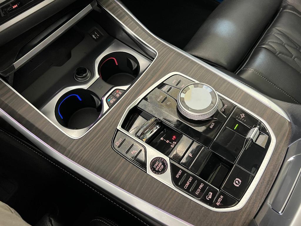 new 2026 BMW X7 car, priced at $99,775