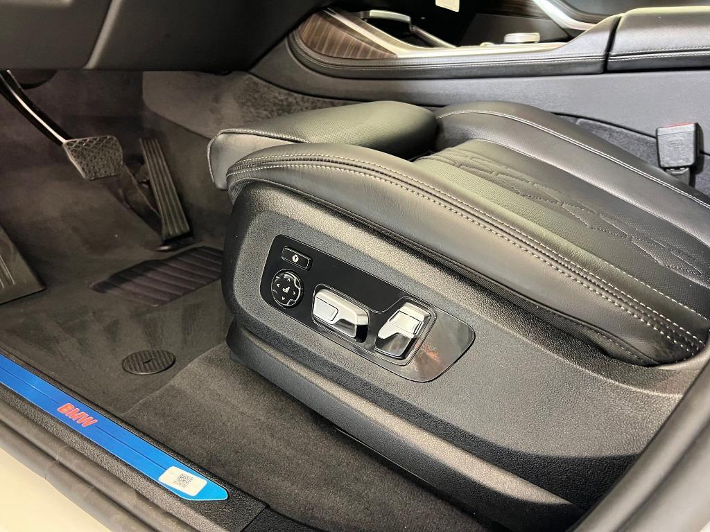 new 2026 BMW X7 car, priced at $99,775