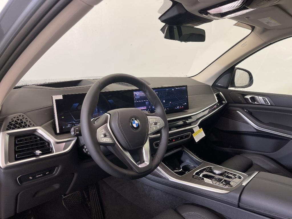 new 2025 BMW X7 car, priced at $91,365