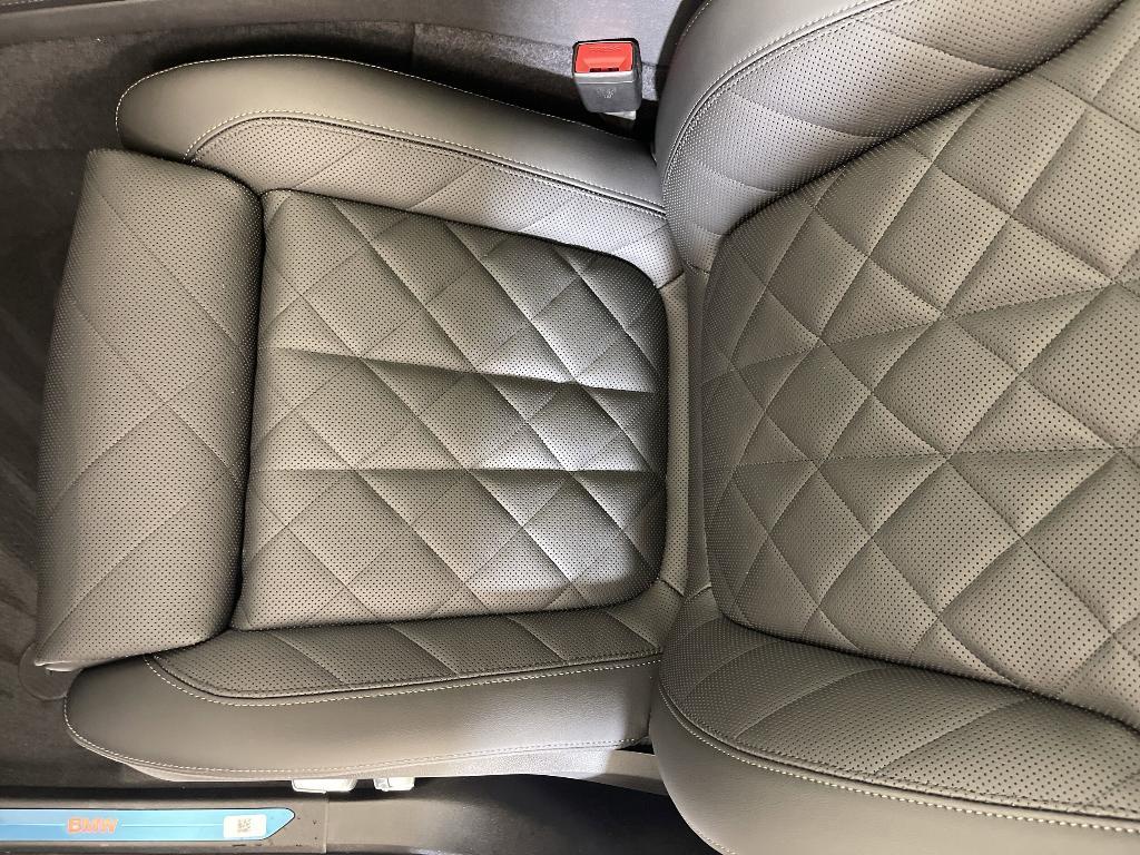 new 2025 BMW X7 car, priced at $91,365
