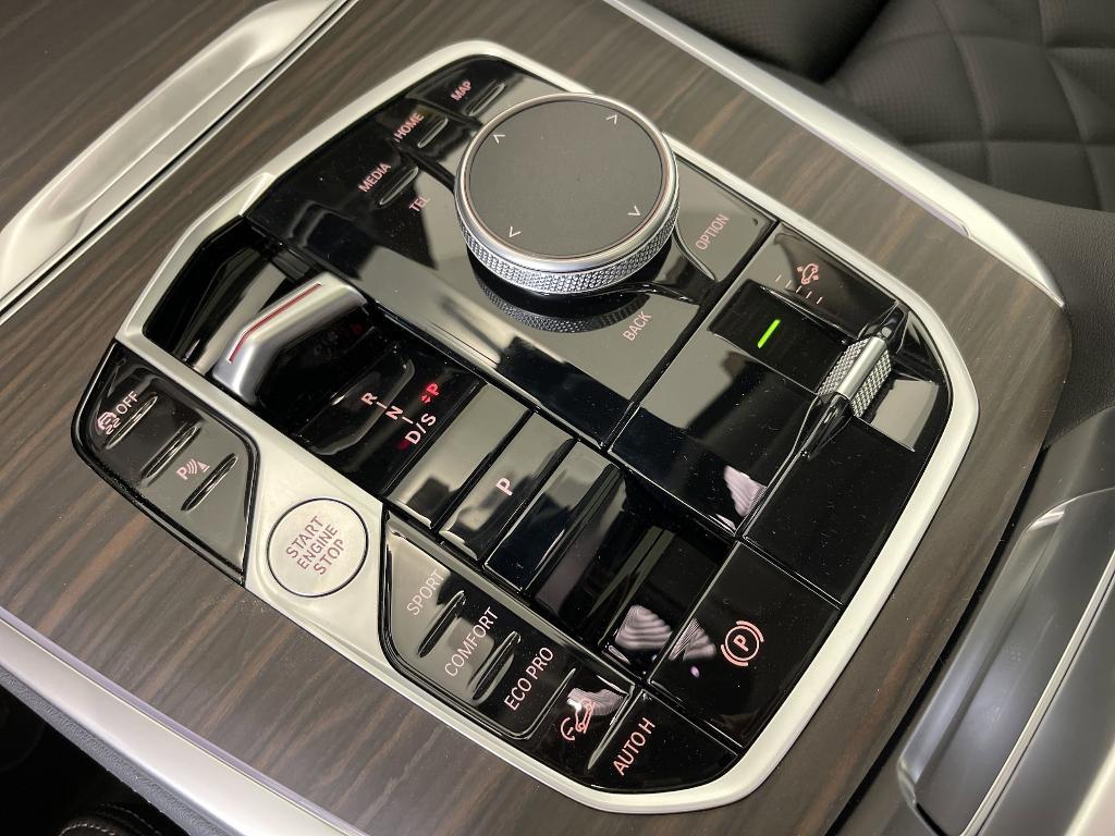 new 2025 BMW X7 car, priced at $91,365