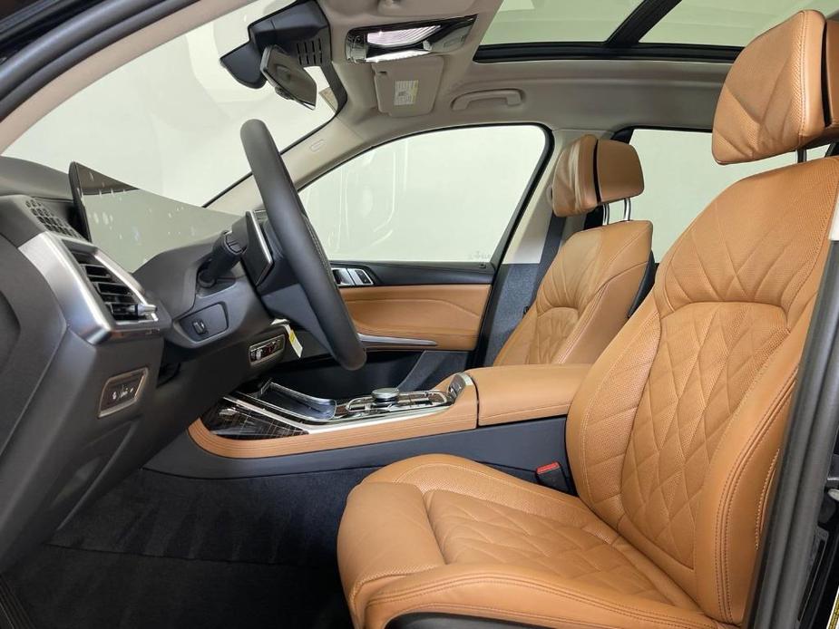 new 2025 BMW X7 car, priced at $89,440