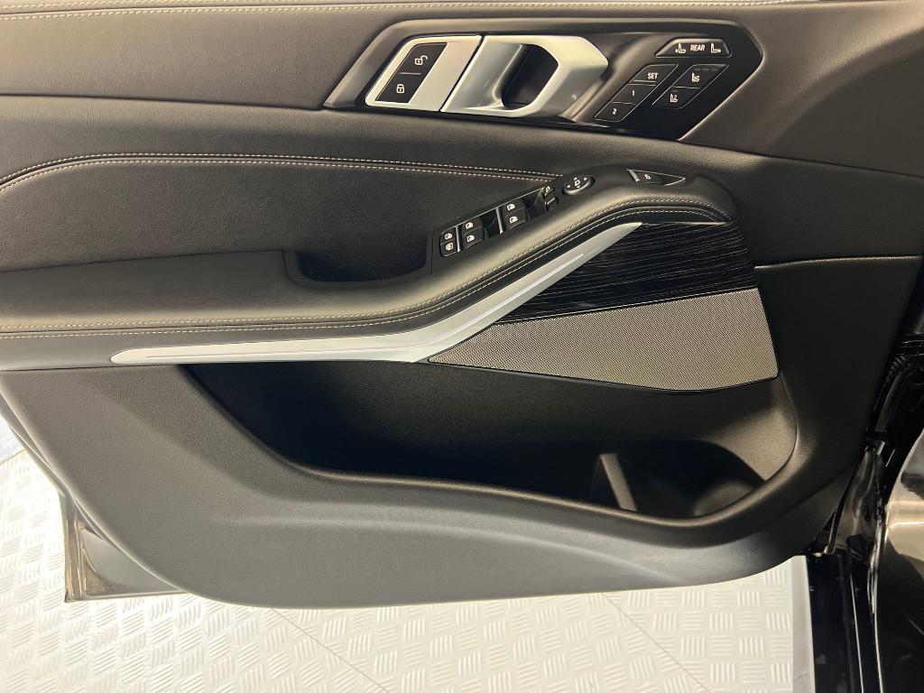 new 2026 BMW X7 car, priced at $120,685