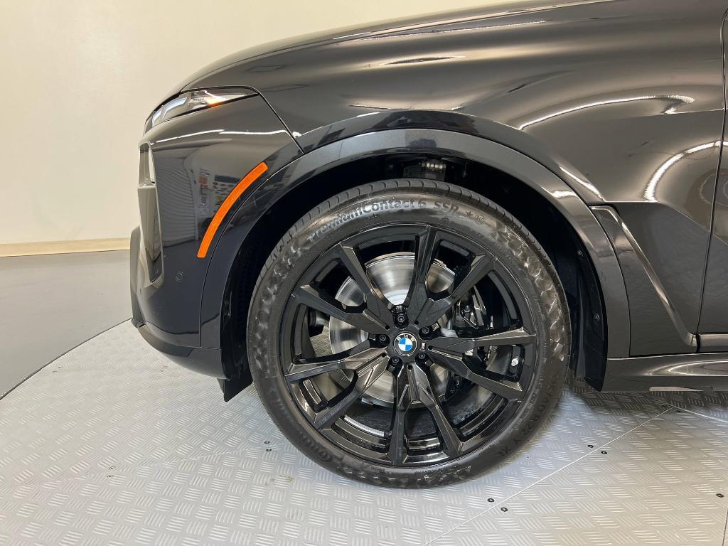new 2026 BMW X7 car, priced at $120,685
