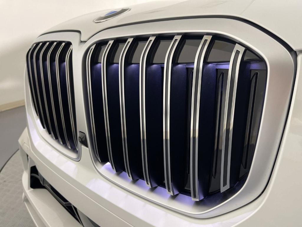 new 2025 BMW X7 car, priced at $158,195