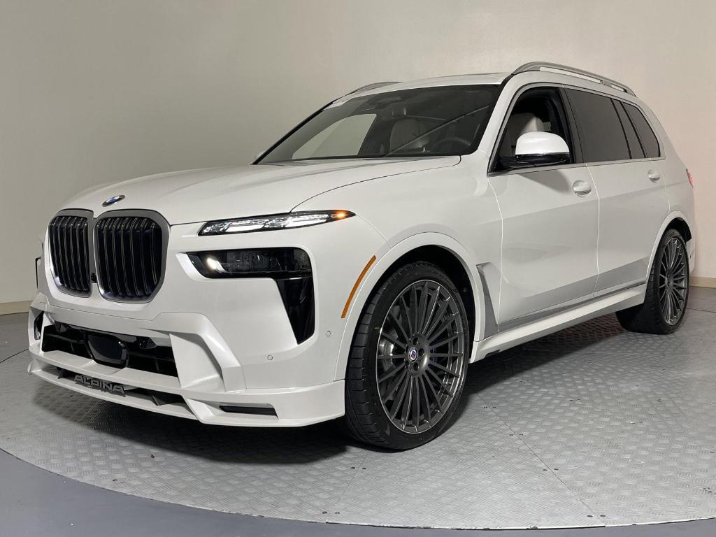 new 2025 BMW X7 car, priced at $158,195