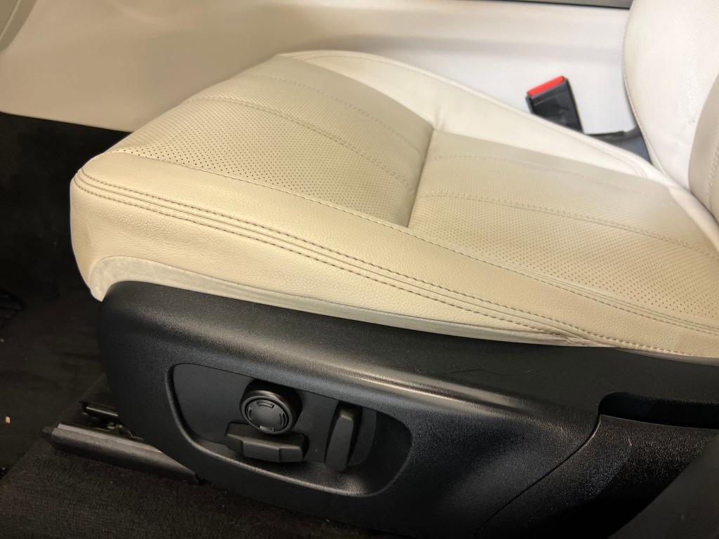 used 2020 Land Rover Range Rover Velar car, priced at $28,998
