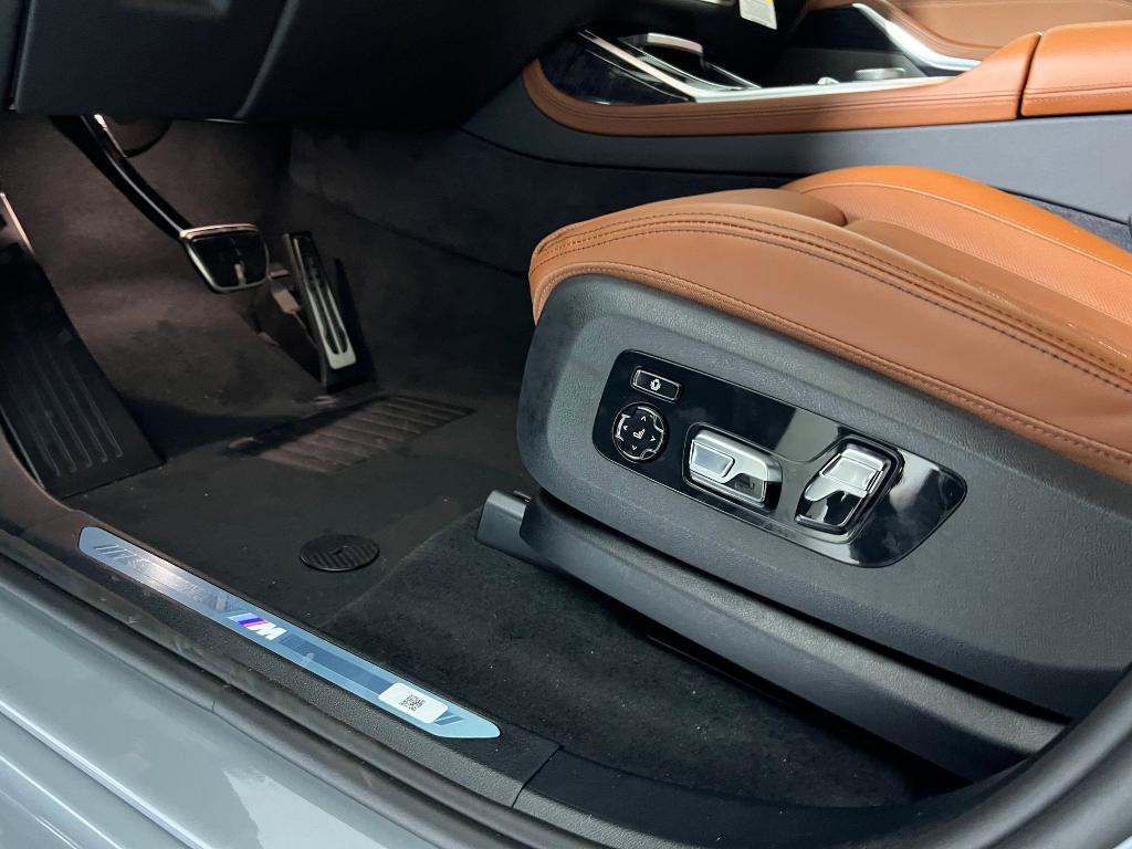 new 2026 BMW X7 car, priced at $102,935