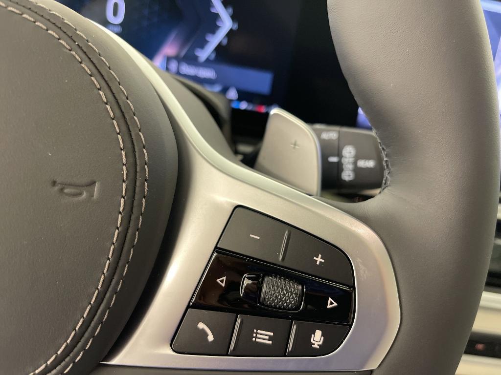 new 2025 BMW X7 car, priced at $98,425