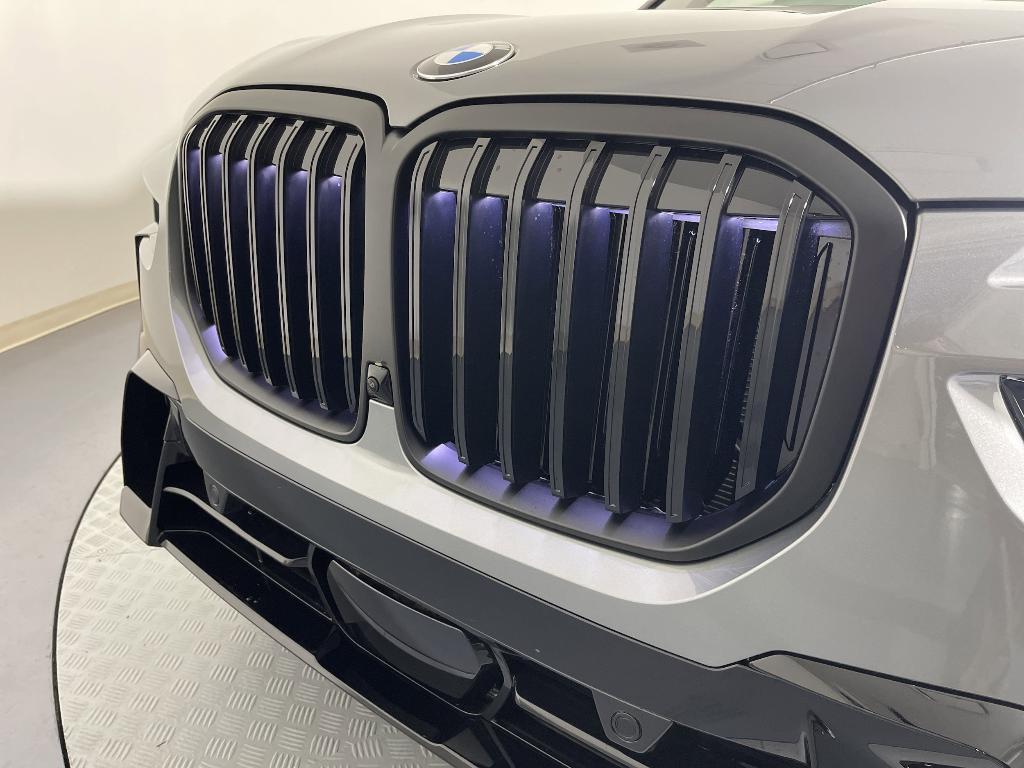 new 2025 BMW X7 car, priced at $101,515