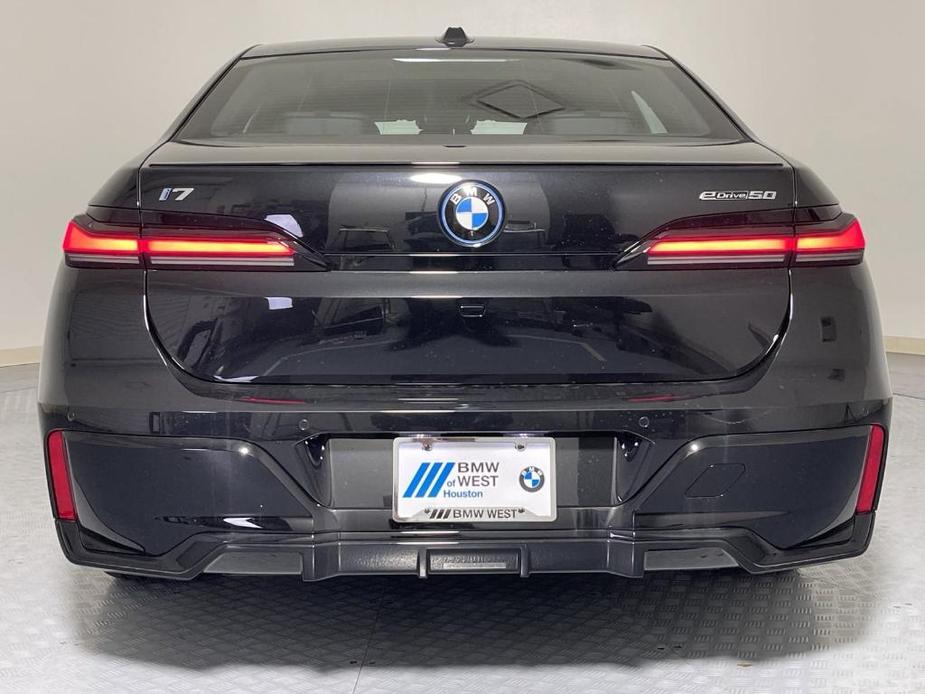 new 2025 BMW i7 car, priced at $115,425