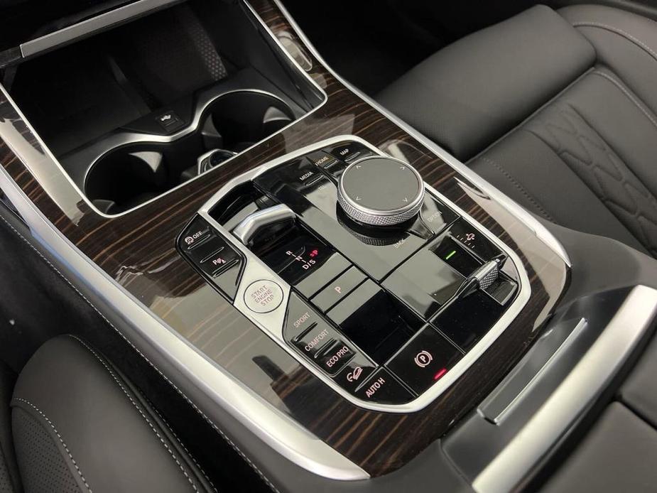 new 2025 BMW X7 car, priced at $113,495