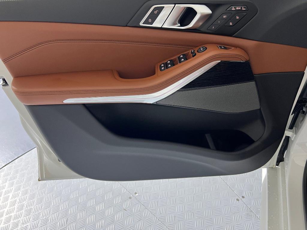 new 2026 BMW X7 car, priced at $123,185