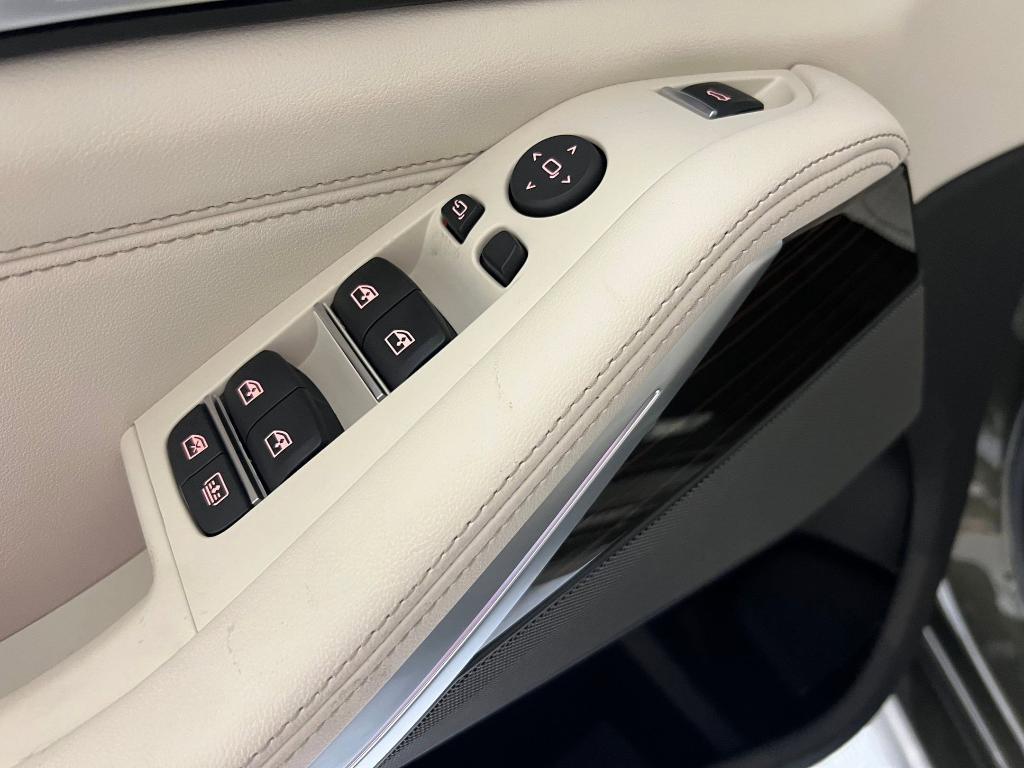 new 2026 BMW X7 car, priced at $101,025