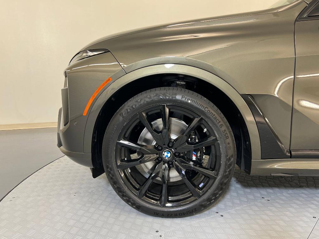 new 2026 BMW X7 car, priced at $101,025
