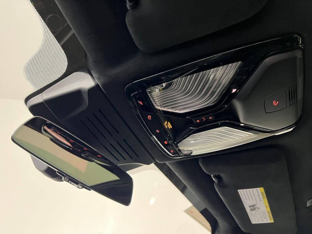 new 2026 BMW X7 car, priced at $100,685