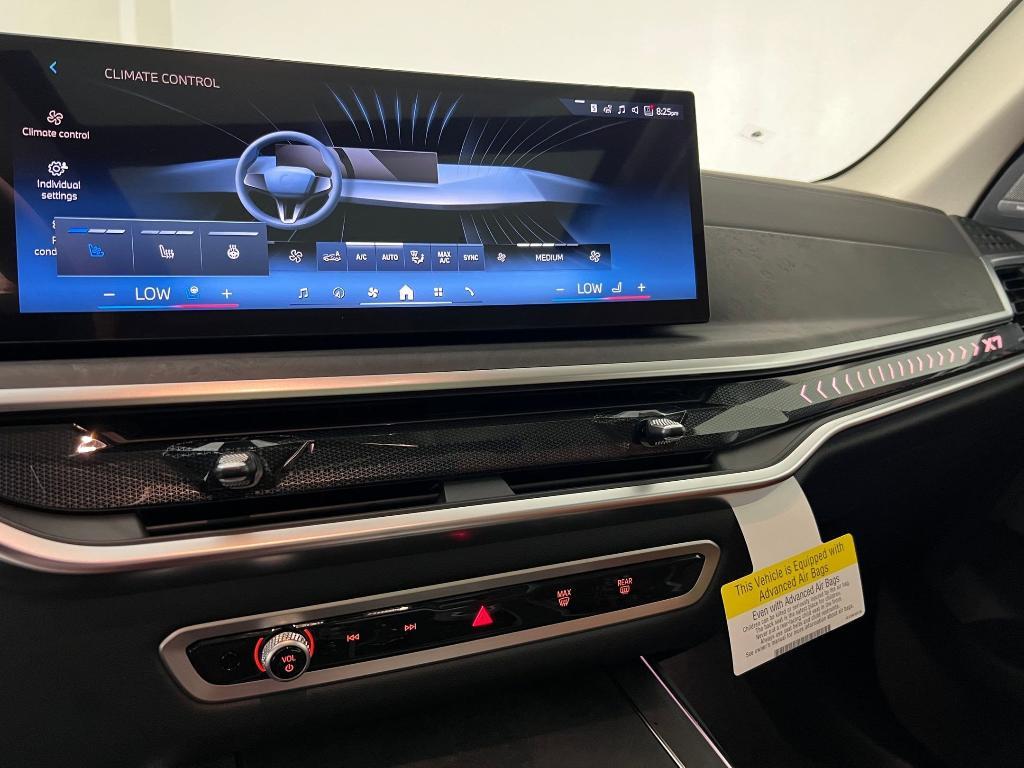 new 2026 BMW X7 car, priced at $100,085
