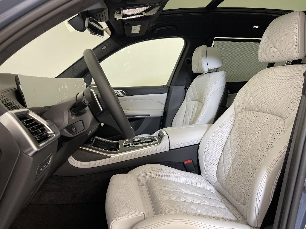 new 2025 BMW X7 car, priced at $94,860